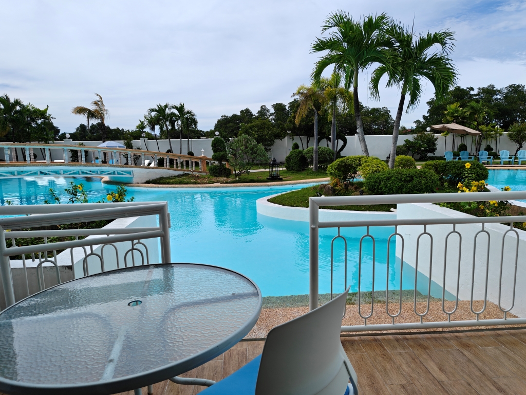 フィリピン留学 Cebu21 - EV La Mer Campus-Pool-4